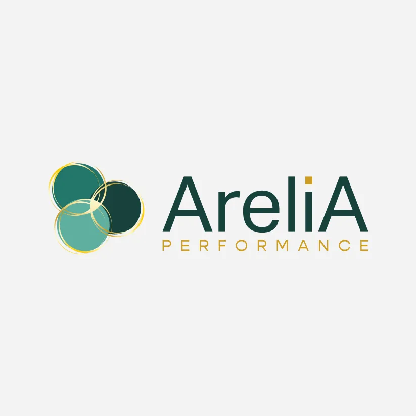 Logo principal AreliA Performance avec symbole circulaire vert et doré sur fond clair.